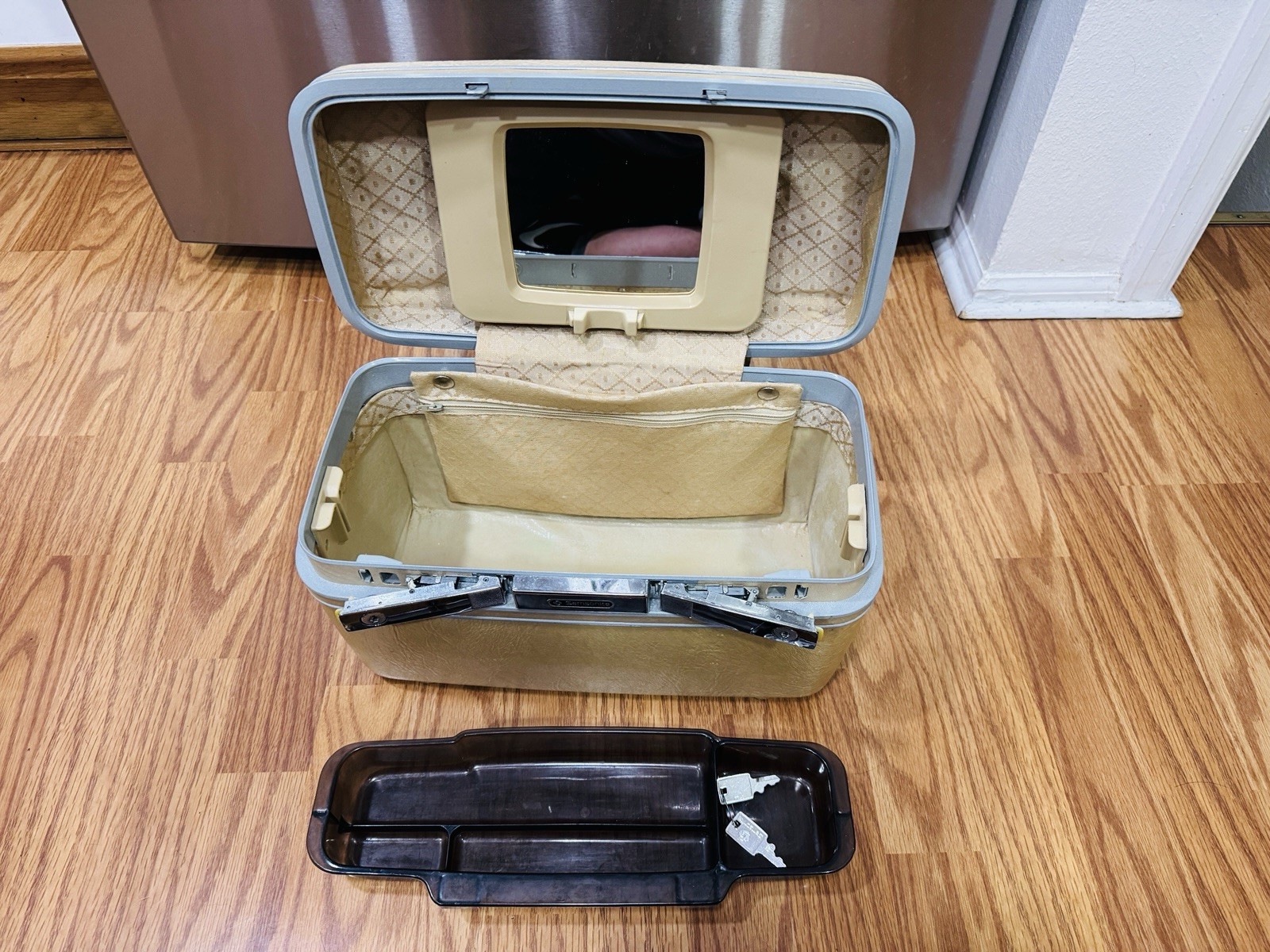 Vintage SAMSONITE Train Case Luggage Cosmetic Makeup Mirror 100% Complete Vintage SAMSONITE Train Case Luggage Cosmetic Makeup Mirror 100% Complete
