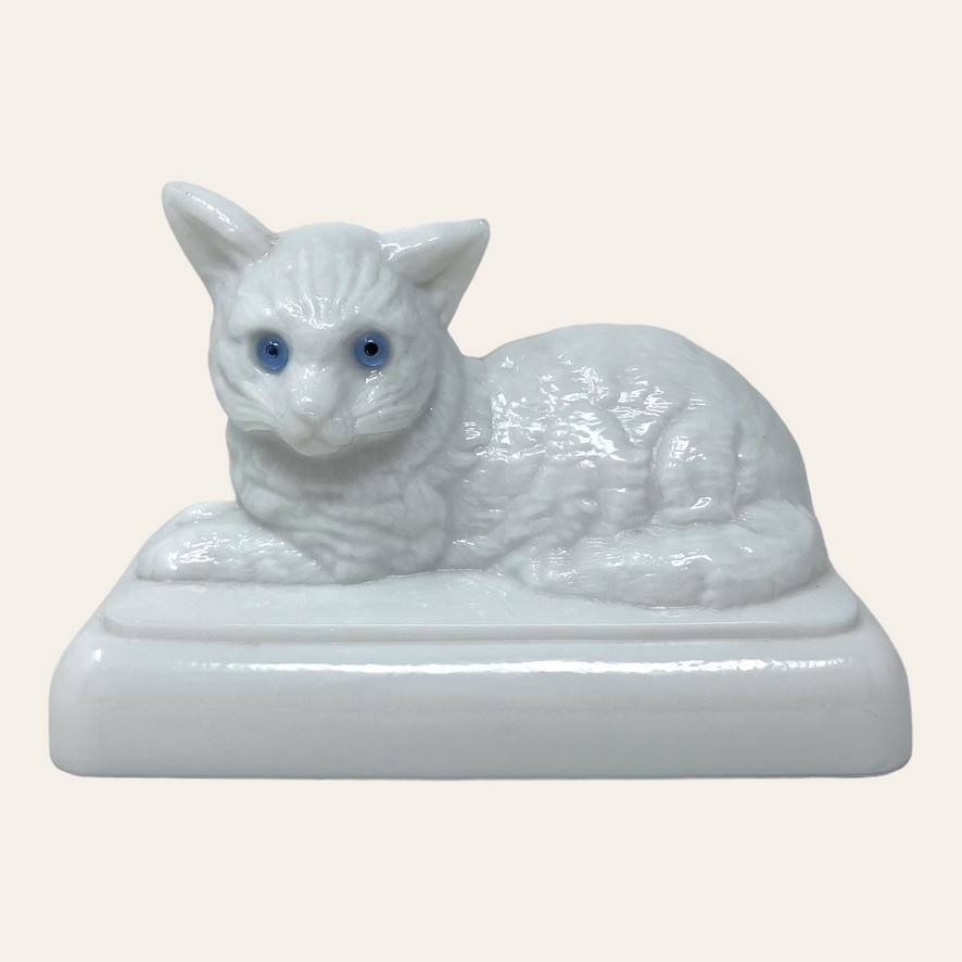Vintage Westmoreland White Milk Glass Cat On Basket LID ONLY 6.25\ Vintage Westmoreland White Milk Glass Cat On Basket LID ONLY 6.25\