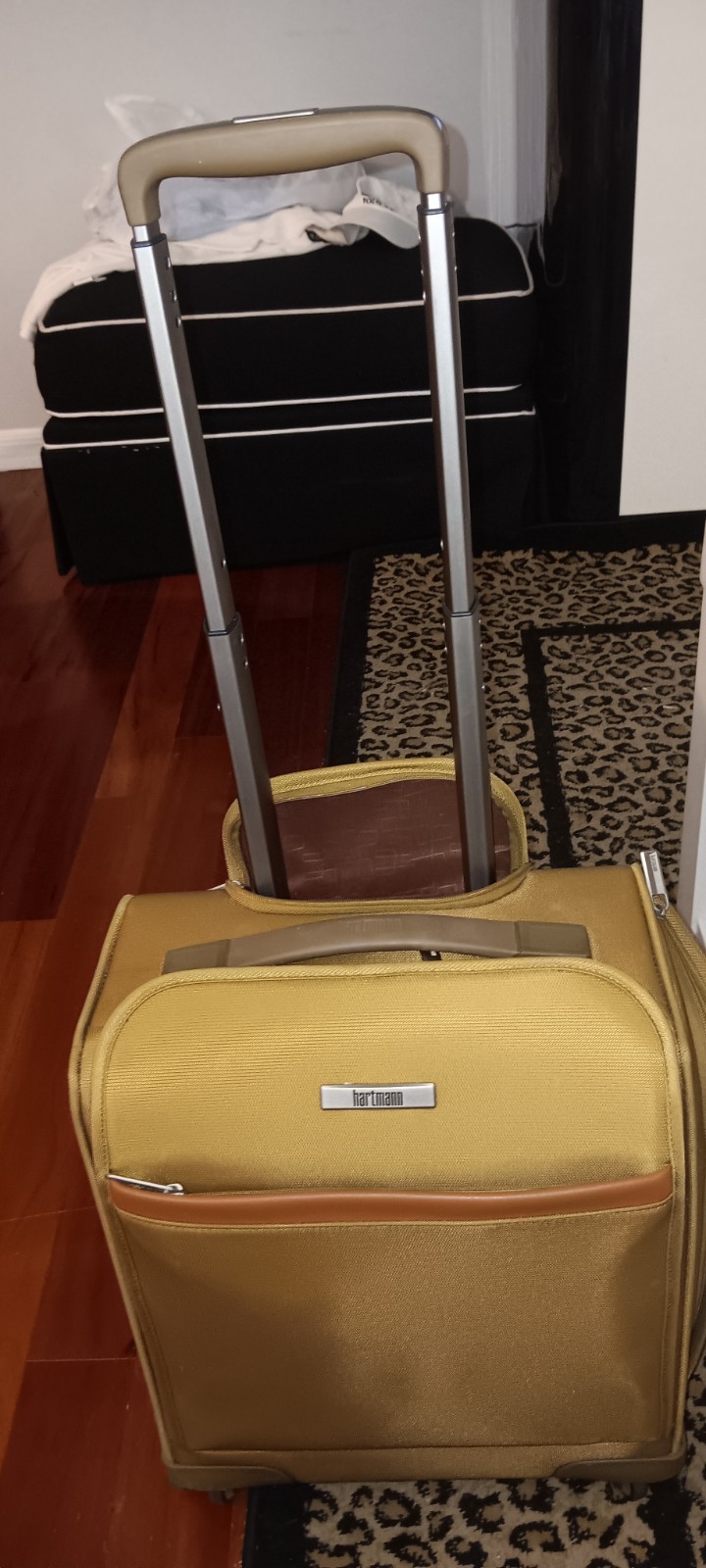 HARTMANN METROPOLITAN 2 KHAKI TAN LEATHER UNDERSEAT 18\
