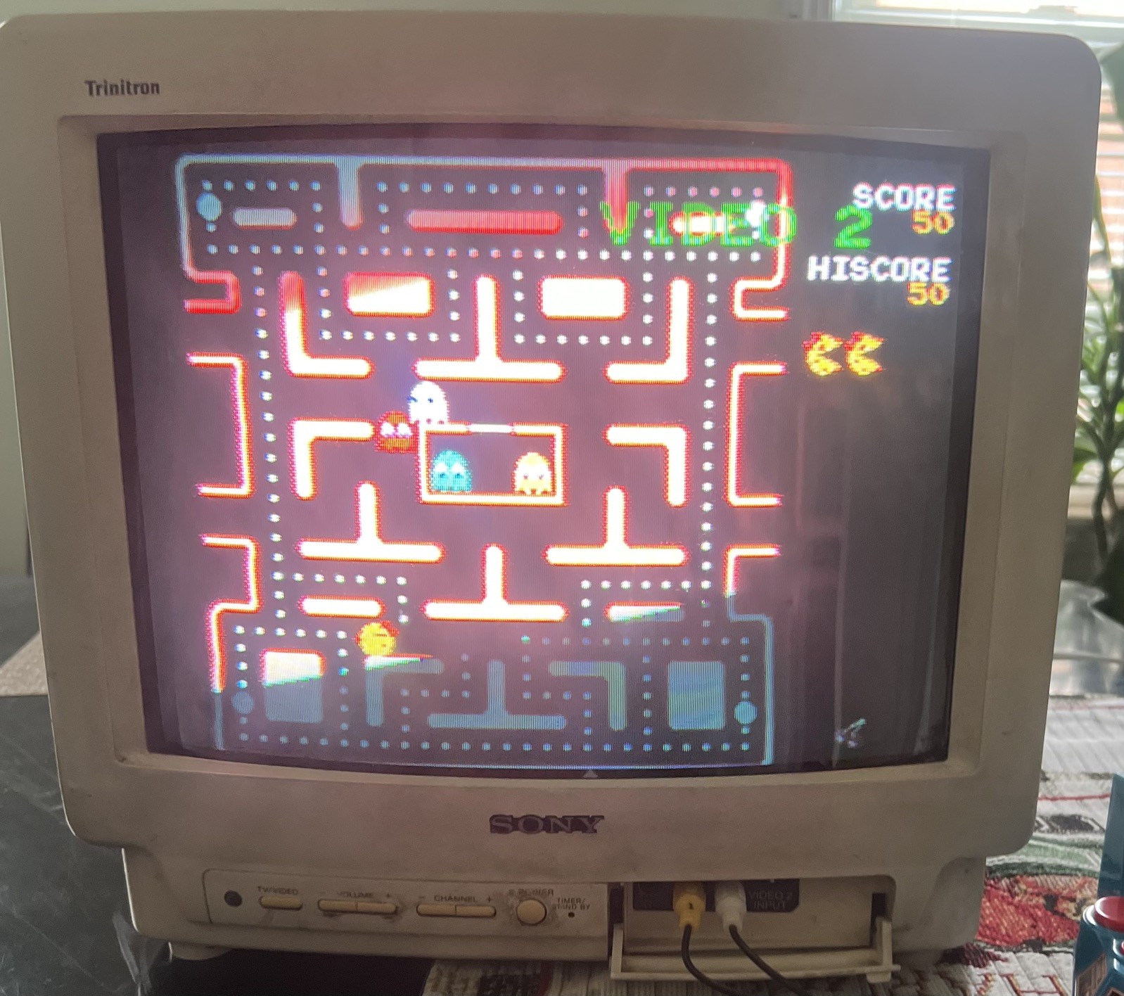 1990\'s Vintage Sony Trinitron 13” KV-13TR29 Retro Gaming TV — No Remote 