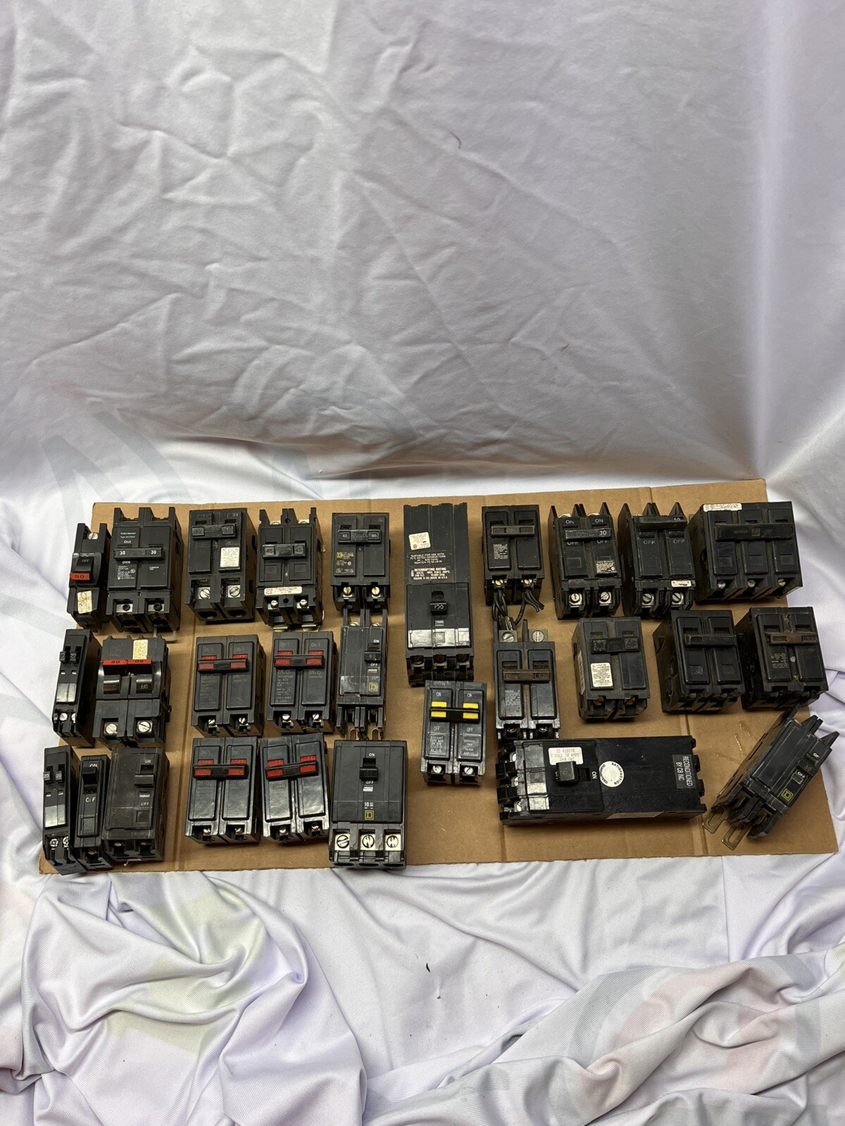 Mixed Lot of 28 Circuit Breakers Square D, Gould, Westinghouse Q1L3100 & Others