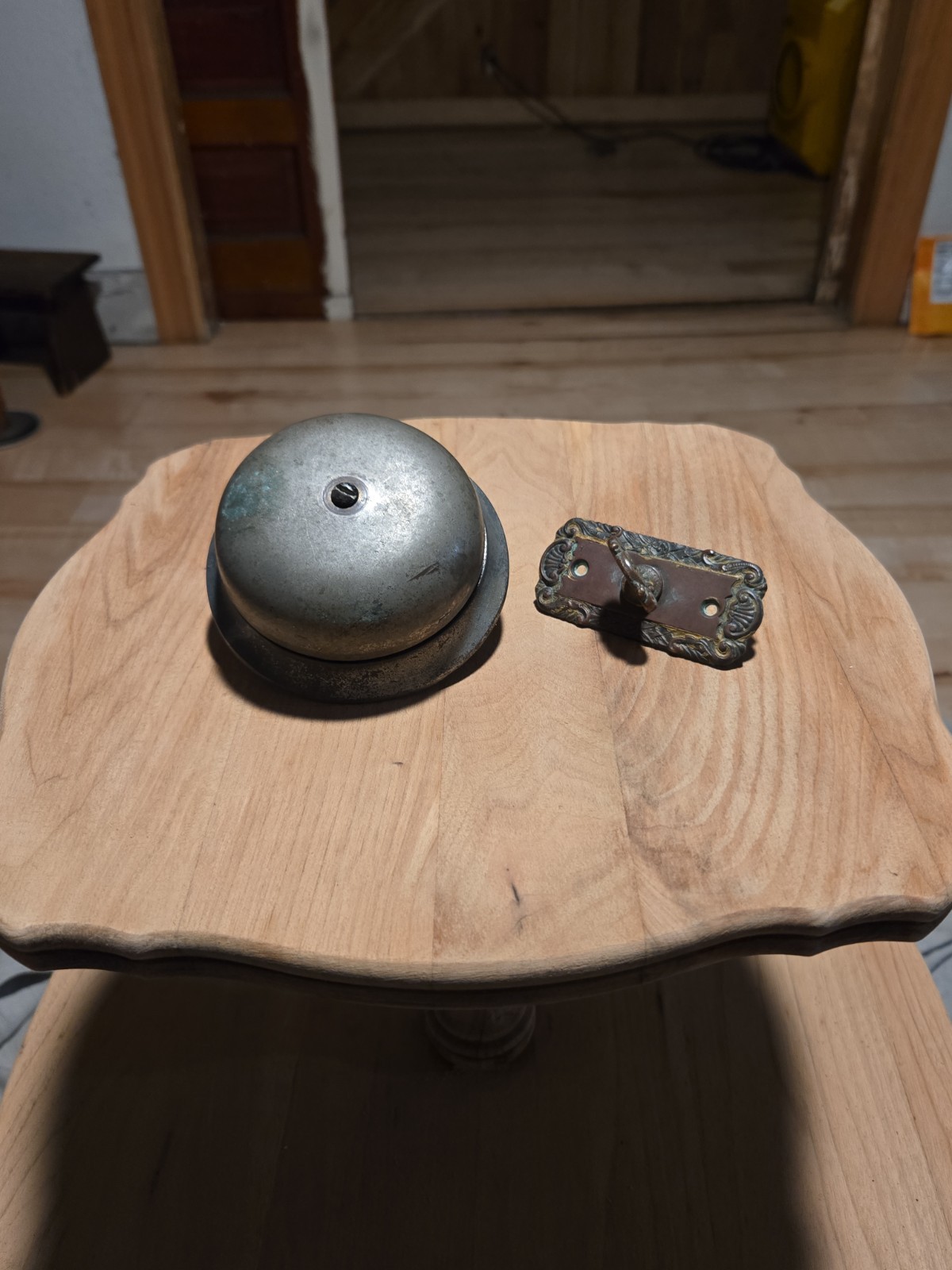 19th C R&e Mfg Co, Cast Iron Door Bell. Measures 4.5 Inches.