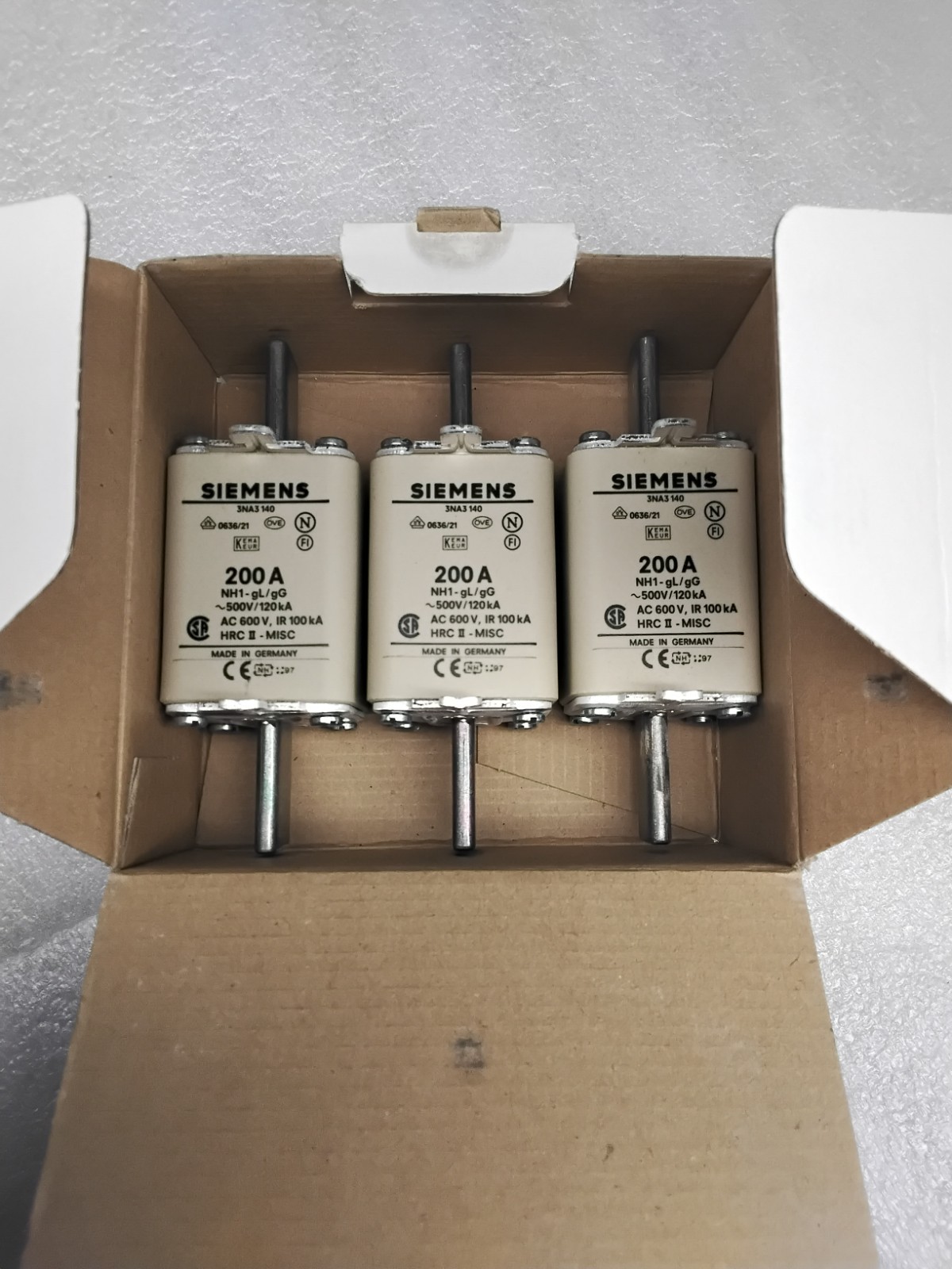 Lot of 3x Siemens 3NA3 140 200 A 600 VAC Fuses