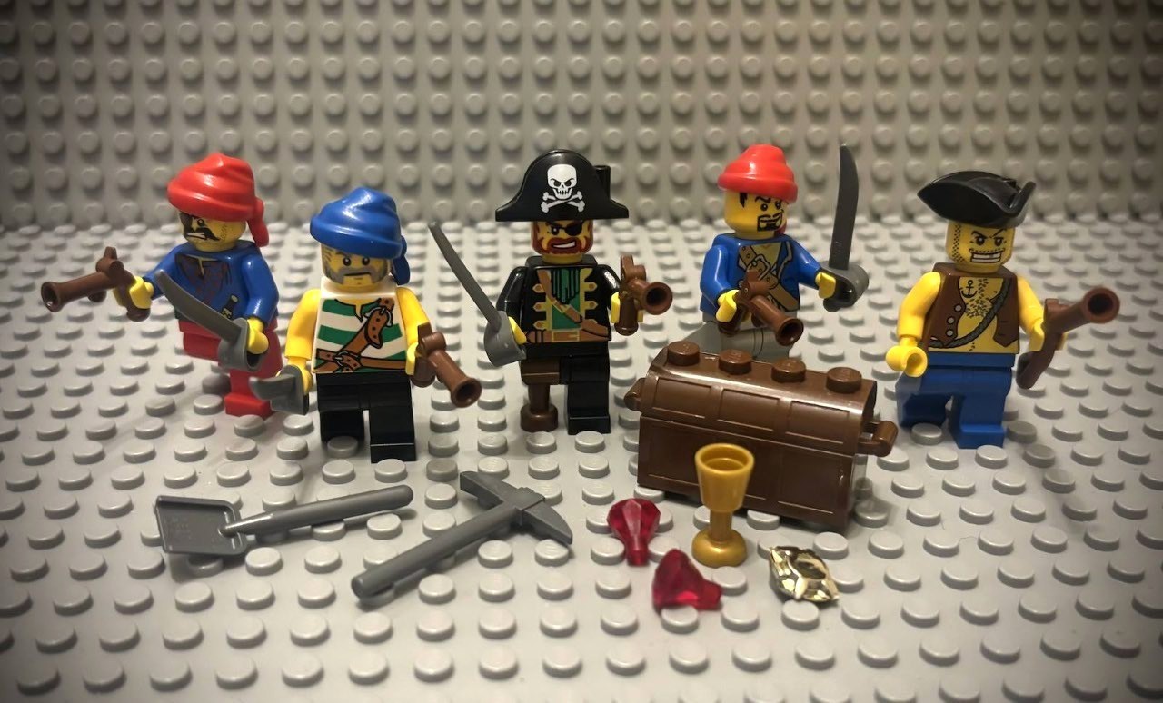 LEGO Pirates Minifigures Lot 5 Pirate Guys Minifigs Swords Treasure Chest 2