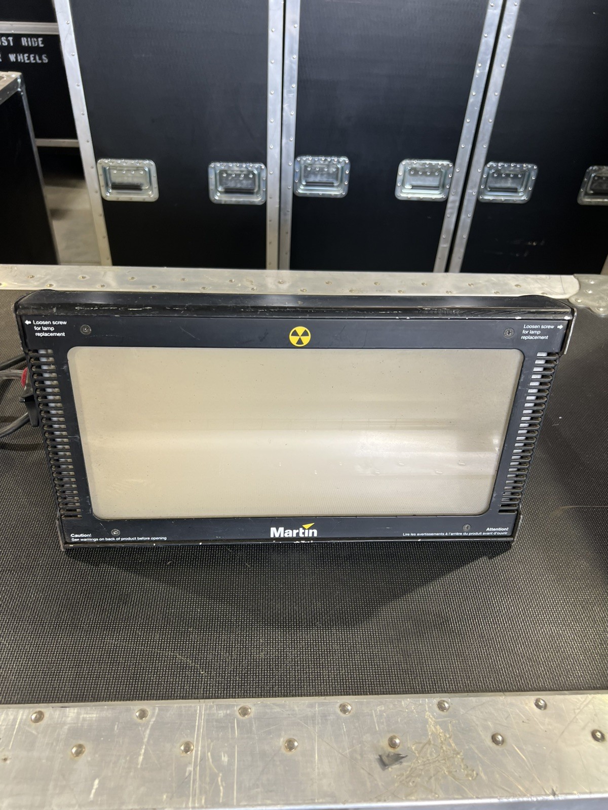 Martin Atomic 3000 DMX Strobe Light 200 -260 Volts