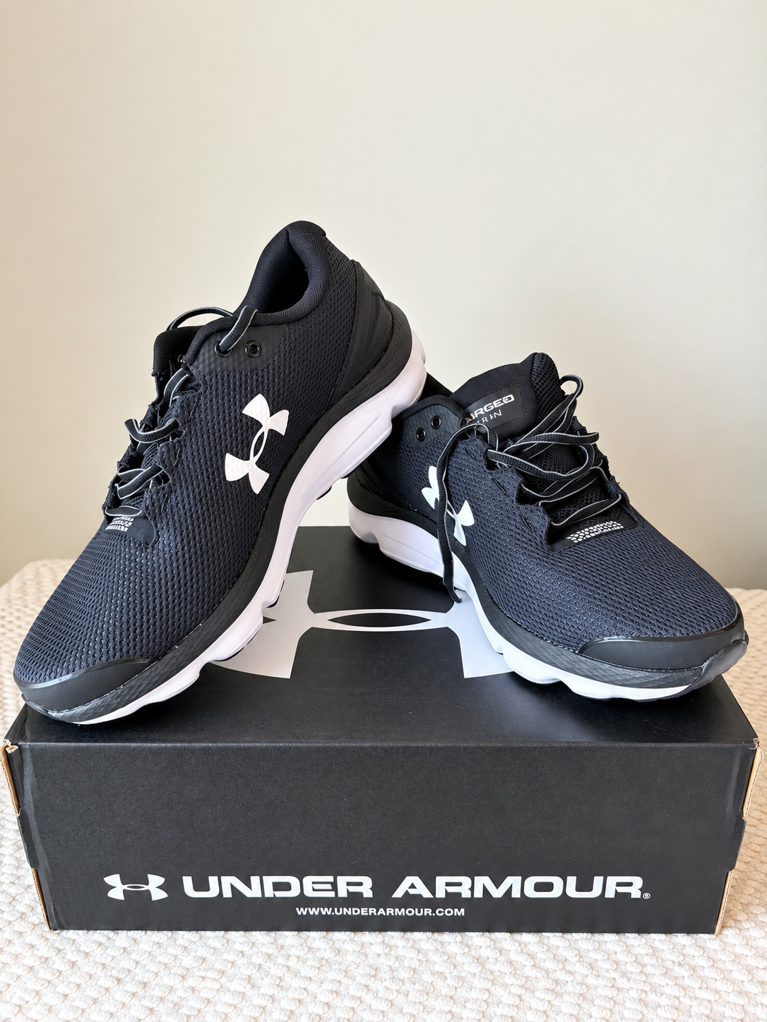 Under Armour Charged Gemini Men\'s Running Shoes Size 10 Black Gray NEW BOX