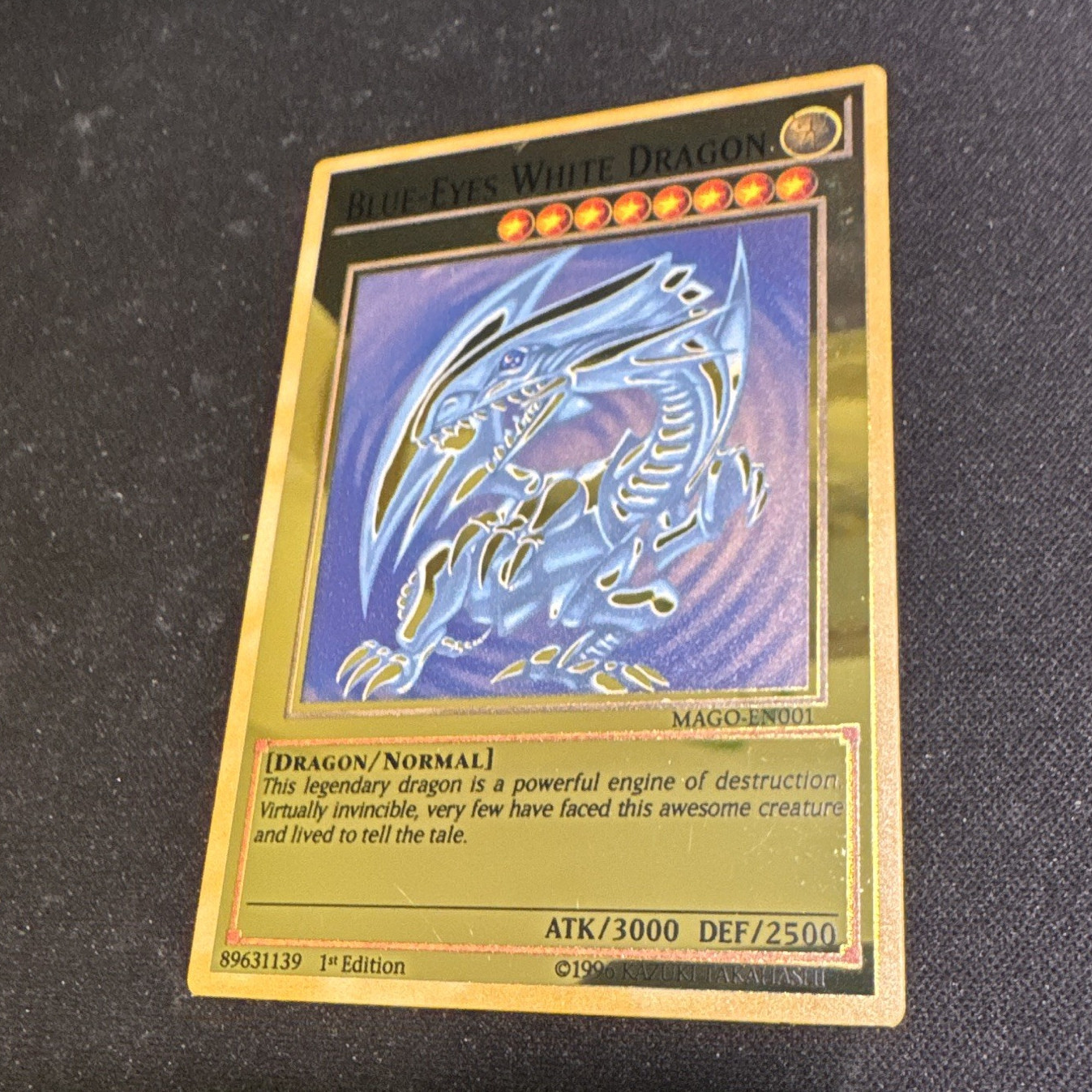 Blue-Eyes White Dragon gold) (FAN ART)