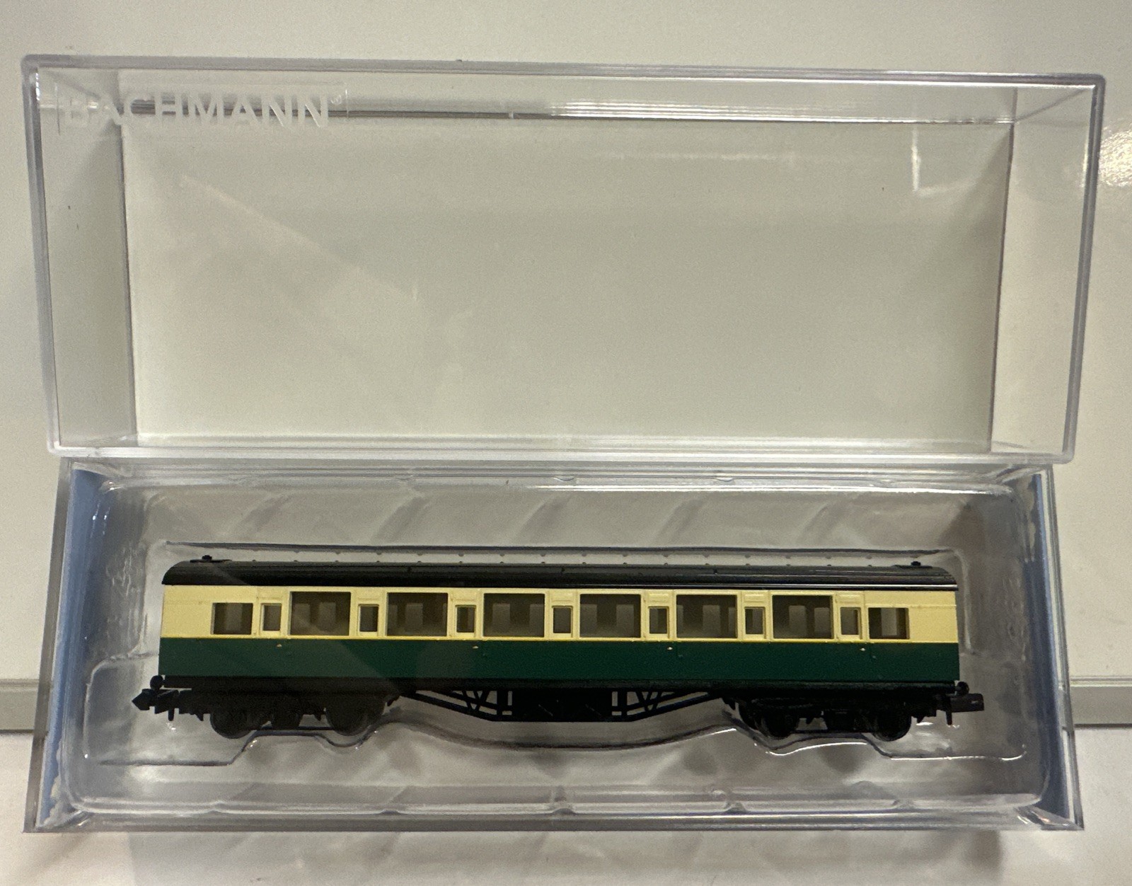 Bachmann N Scale Thomas & Friends Gordon's Express Composite Coach Car #76089 Bachmann N Scale Thomas & Friends Gordon's Express Composite Coach Car #76089