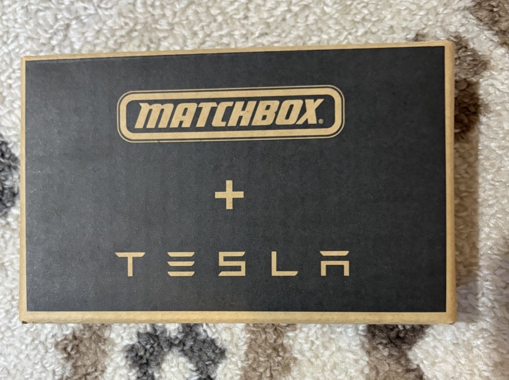 Matchbox Collectors Mattel Creations Tesla Roadster HHY23-9993