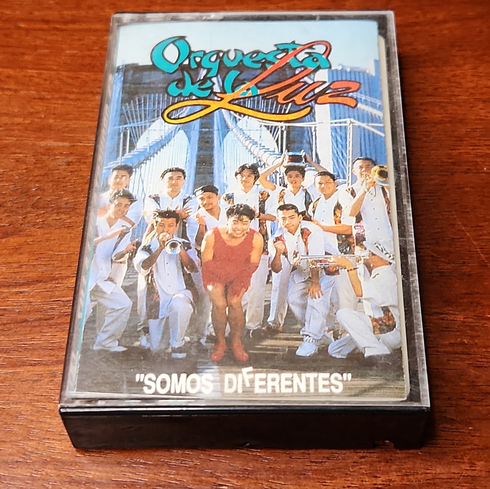 ORQUESTA DE LA LUZ - Somos Diferentes - cassette ORQUESTA DE LA LUZ - Somos Diferentes - cassette