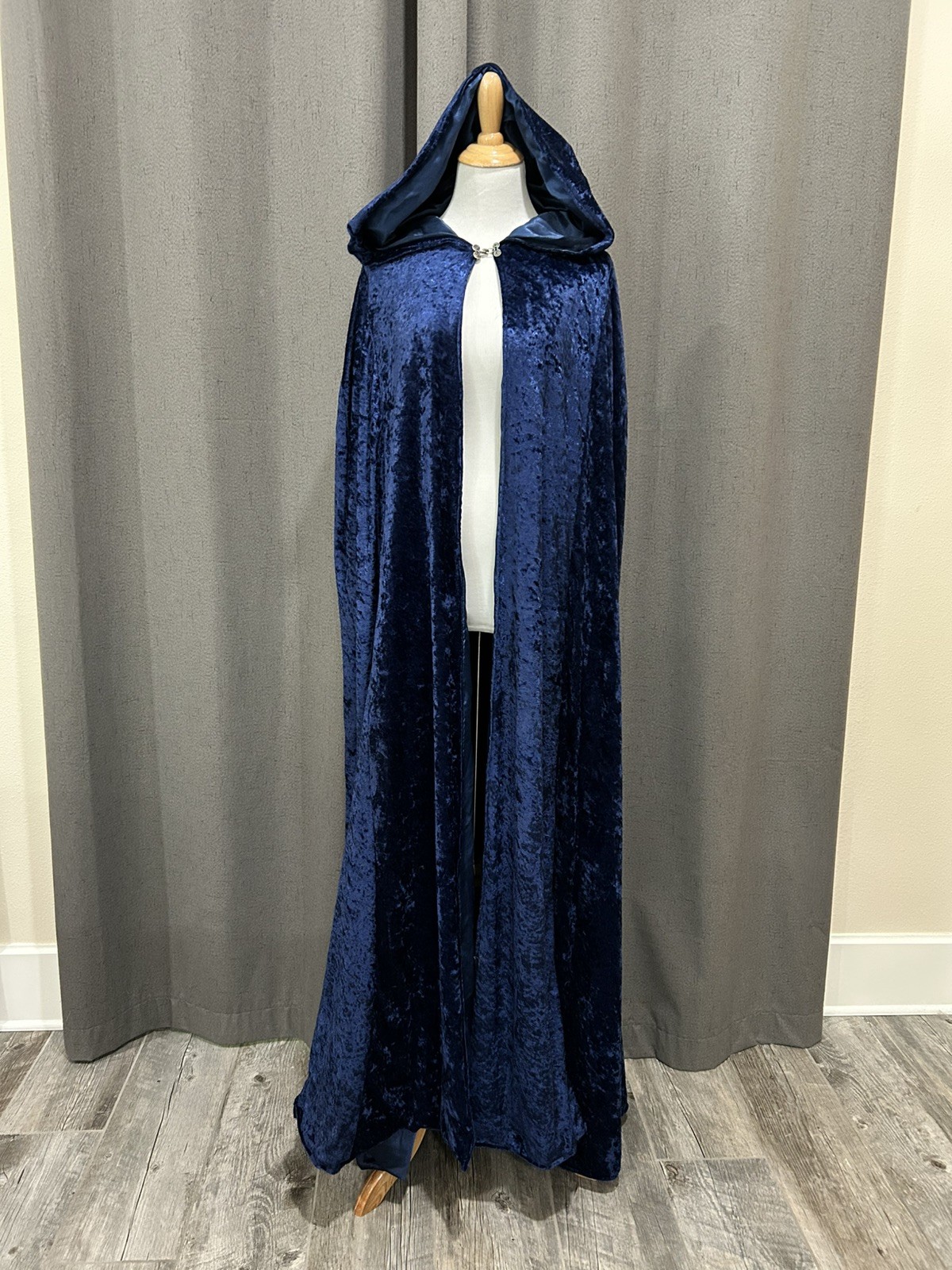 Royal Blue Medieval Nobles lined Cloak Renaissance Faire Costume Cosplay Royal Blue Medieval Nobles lined Cloak Renaissance Faire Costume Cosplay