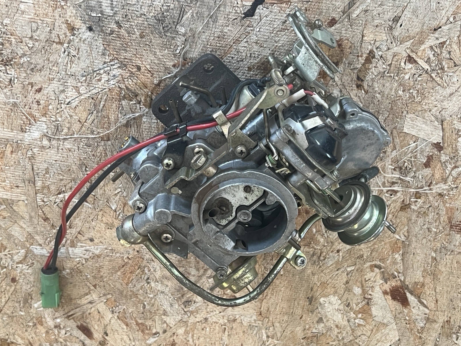 NOS Toyota Tercel 15052 Aisin carburetor 