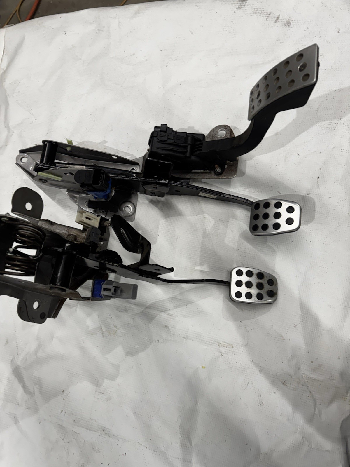 2010-2013 Mazda 3  Speed3 CLUTCH BRAKE & GAS PEDAL ASSEMBLY OEM