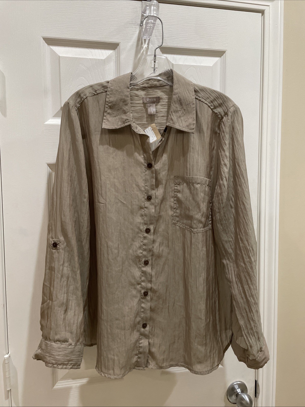Chicos Women Button Front Beautiful Tan Long Sleeve Blouse Sz 2 gorgeous