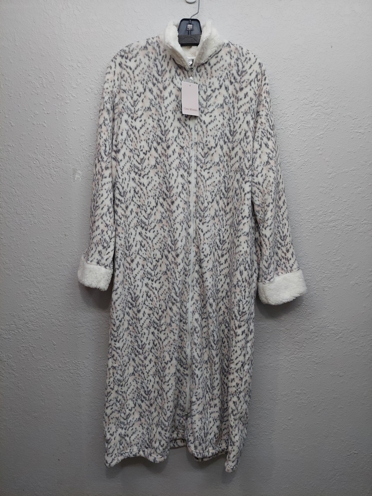 Stan Herman Robe Womens XL Pink Gray Animal Print Full Zip Long SOFT NWT