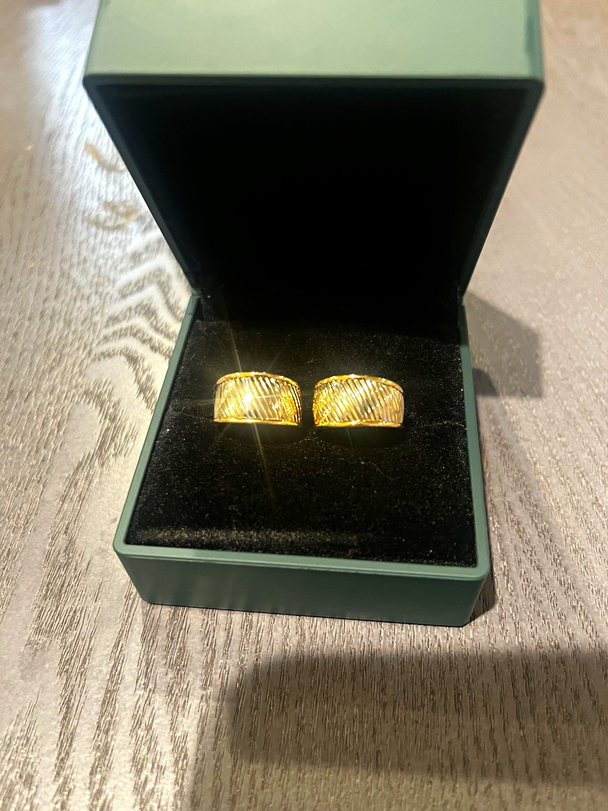 Vintage JCM 14k Yellow Gold Ribbed Hoop Earrings 1.55g Texturized Creole Huggie