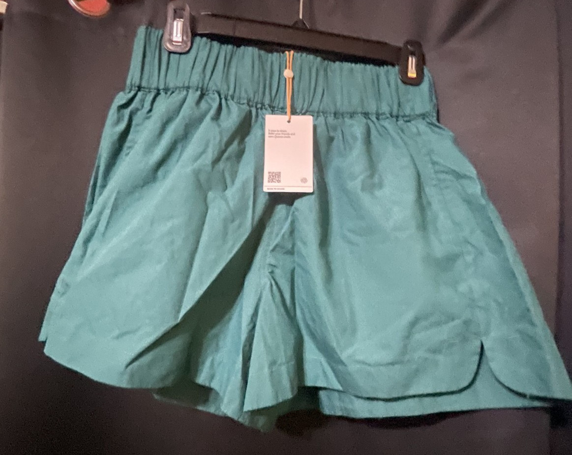 Quince Women’s Garden Green Pull On Poplin Organic Cotton Shorts Size Medium Quince Women’s Garden Green Pull On Poplin Organic Cotton Shorts Size Medium