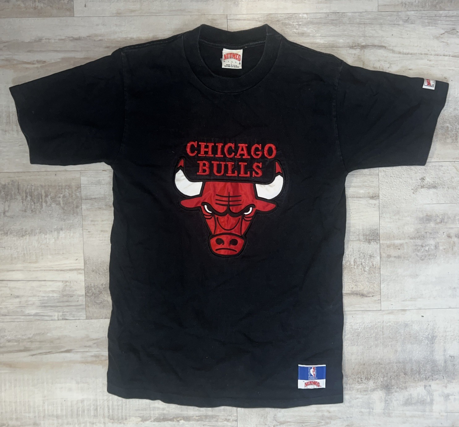Vintage NBA Chicago Bulls NUTMEG T-Shirt USA Made (L) Vintage NBA Chicago Bulls NUTMEG T-Shirt USA Made (L)