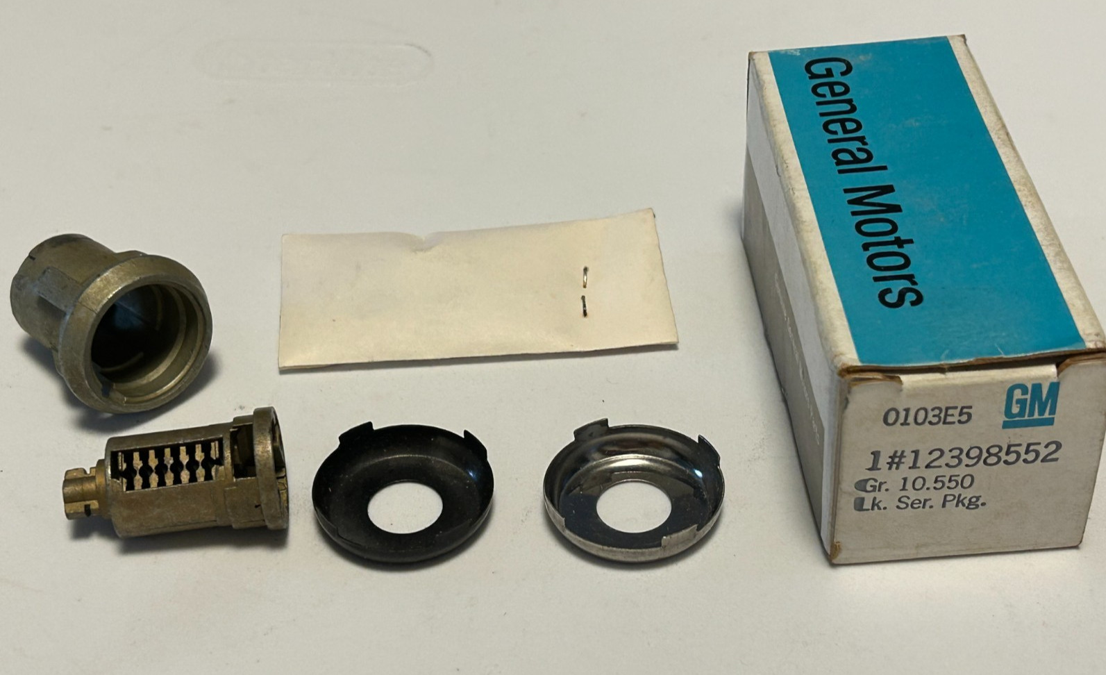 NOS GM 1982-1999 GM Vehicles Front Door Lock Cylinder Service Package 12398552