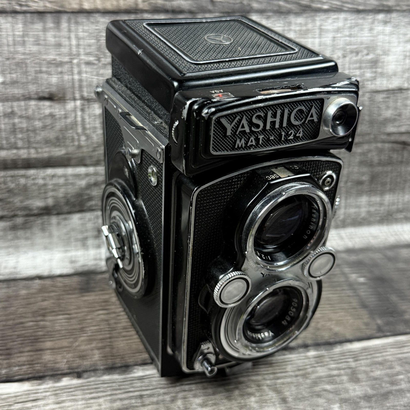 Vintage Yashica Mat 124G 120 TLR Film Camera Yashinon 80mm Copal-SV Japan Black