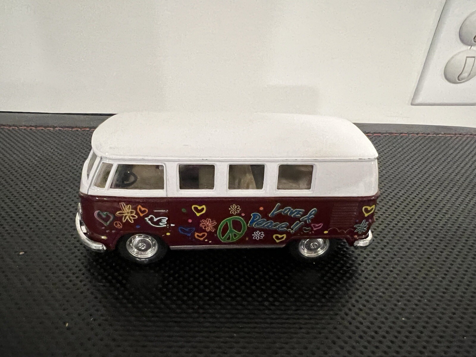 Kintoy Die casting Volkswagen Classical Bus-(1962) MFG on 1/10/2011
