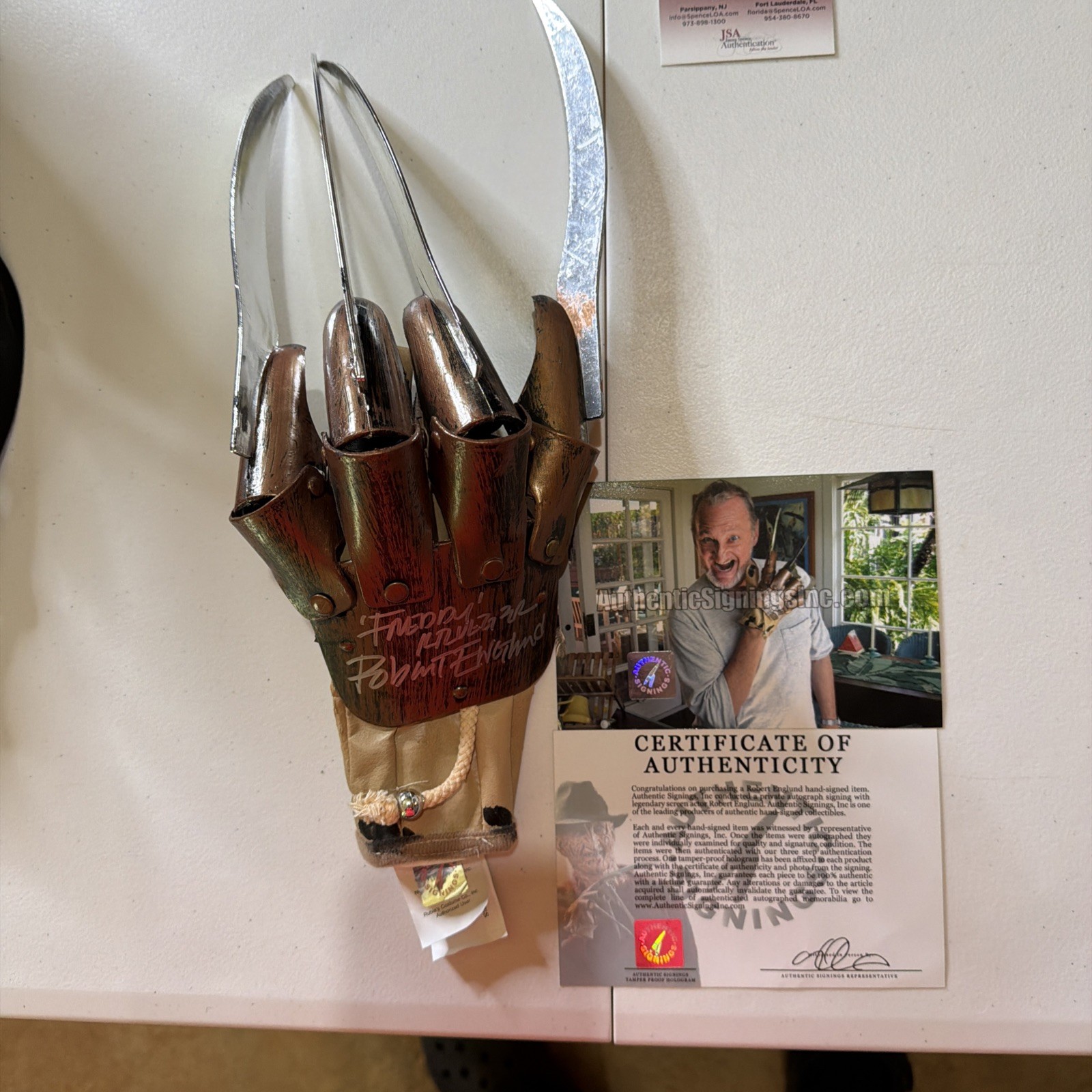 ROBERT ENGLUND SIGNED NIGHTMARE ON ELM STREET DELUXE FREDDY KRUEGER GLOVE COA
