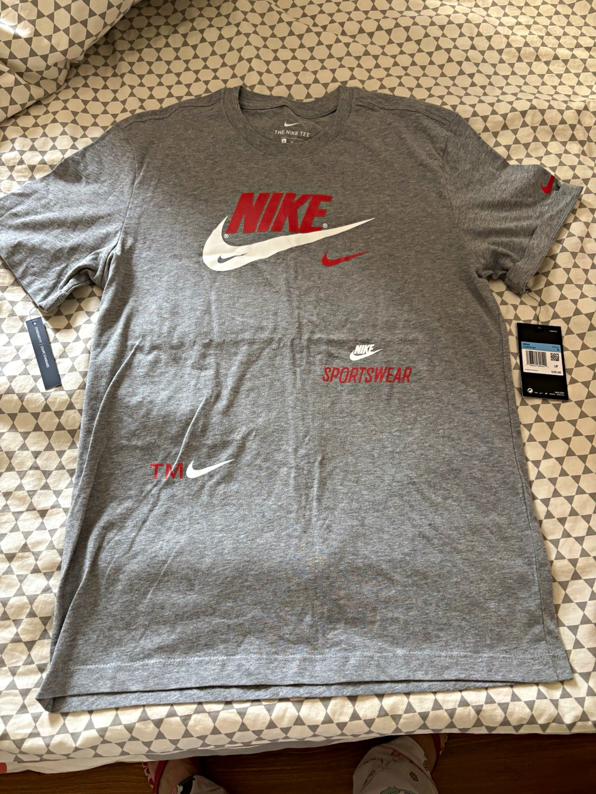 Nike Sportswear Men’s M Gray Graphic Logo Crew Neck Short Sleeve T-Shirt