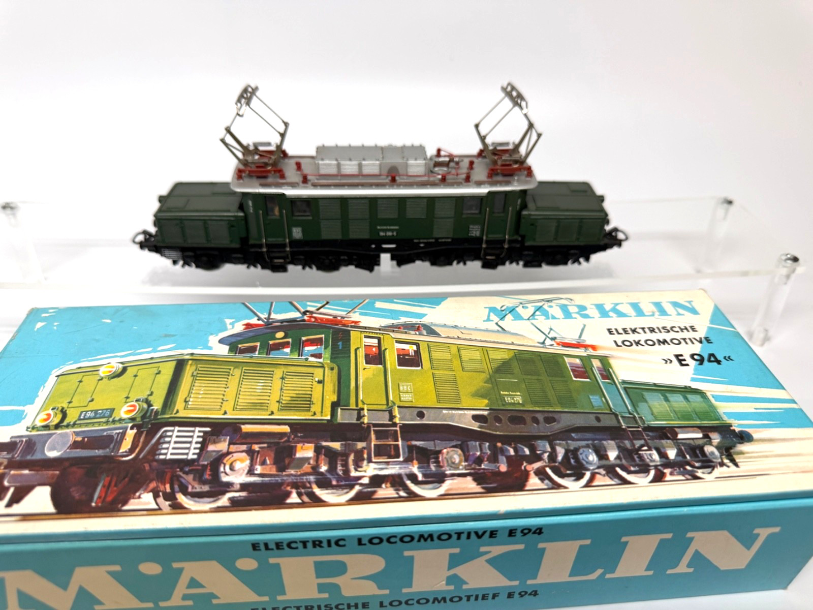 Vintage Märklin # 3022 Electric Locomotive H0 E 94 DB Crocodile BRAND NEW Vintage Märklin # 3022 Electric Locomotive H0 E 94 DB Crocodile BRAND NEW