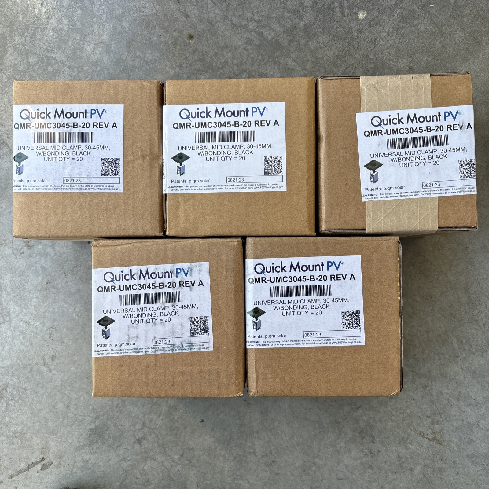 5x Cases Of 20 QMR-UMC3045-B-20 Rev A Universal Mid Clamps