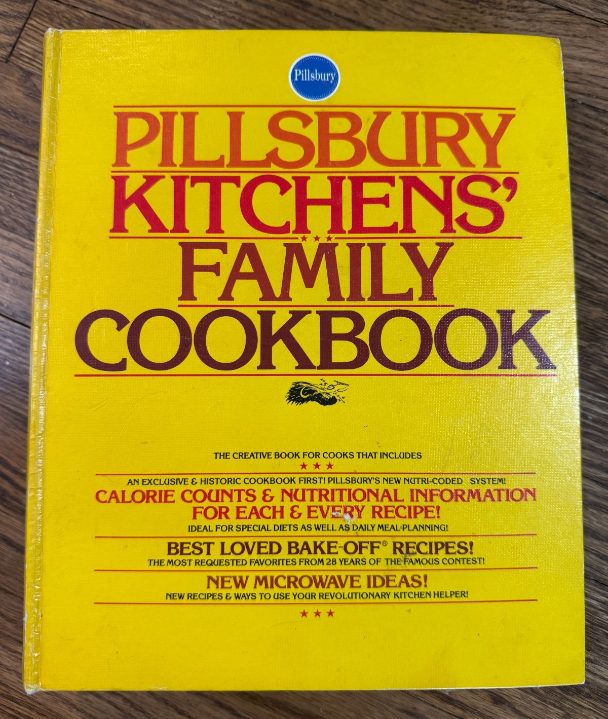 Vintage 1979 Pillsbury Kitchens\' Family Cookbook (Five Ring Binder) Fall Baking