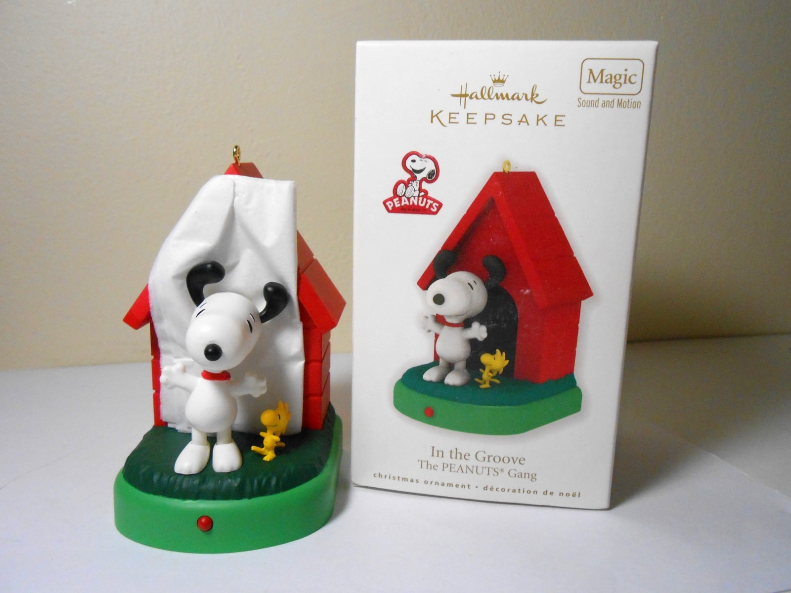 2010 Hallmark Magic Ornament Peanuts Gang In the Grove Snoopy Works