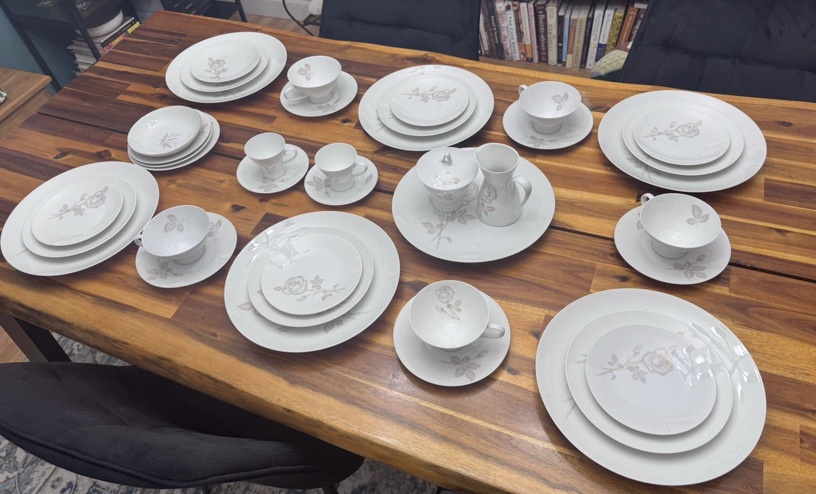 40pc Rosenthal Classic Rose China Set Gold Trim Raymond Loewy Germany 1961–77 40pc Rosenthal Classic Rose China Set Gold Trim Raymond Loewy Germany 1961–77