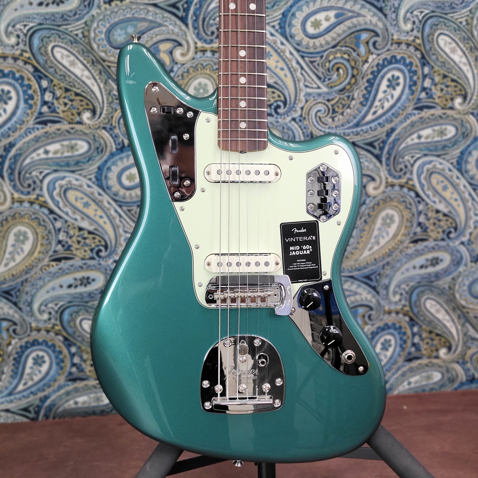 Fender Vintera III Mid \'60s Jaguar Rosewood Fingerboard Sherwood Green w/Gig Bag