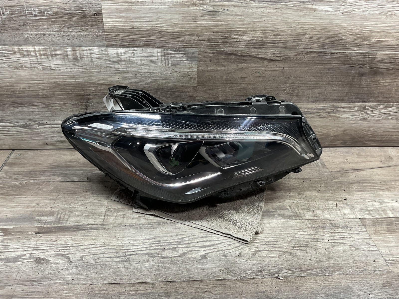 USED - 2017-2019 Mercedes Cla-Class R Headlamp LED - OEM