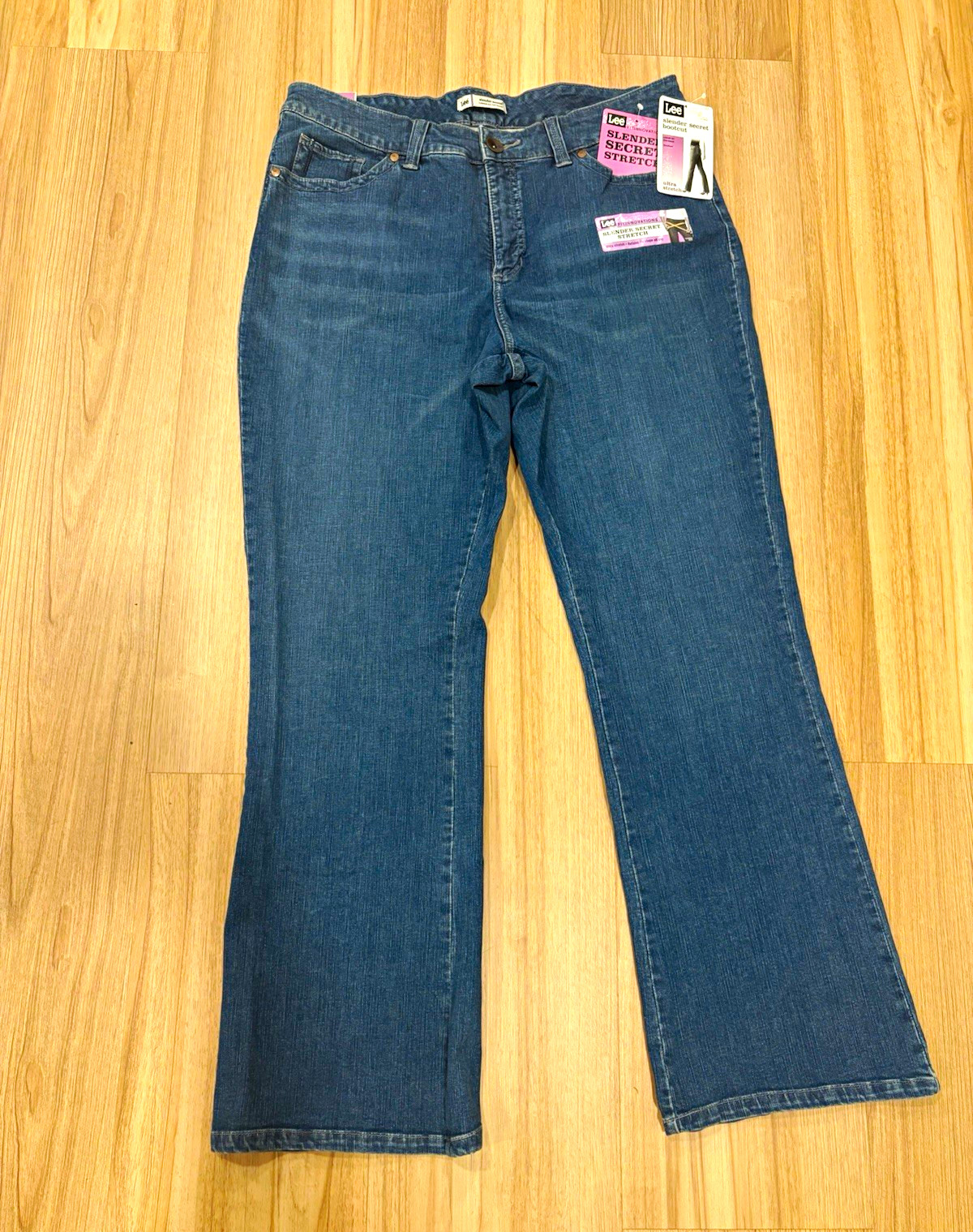 NWT Lee Women’s Plus Bootcut Jeans Slim Fit Low Rise Stretch Medium Wash Blue 18