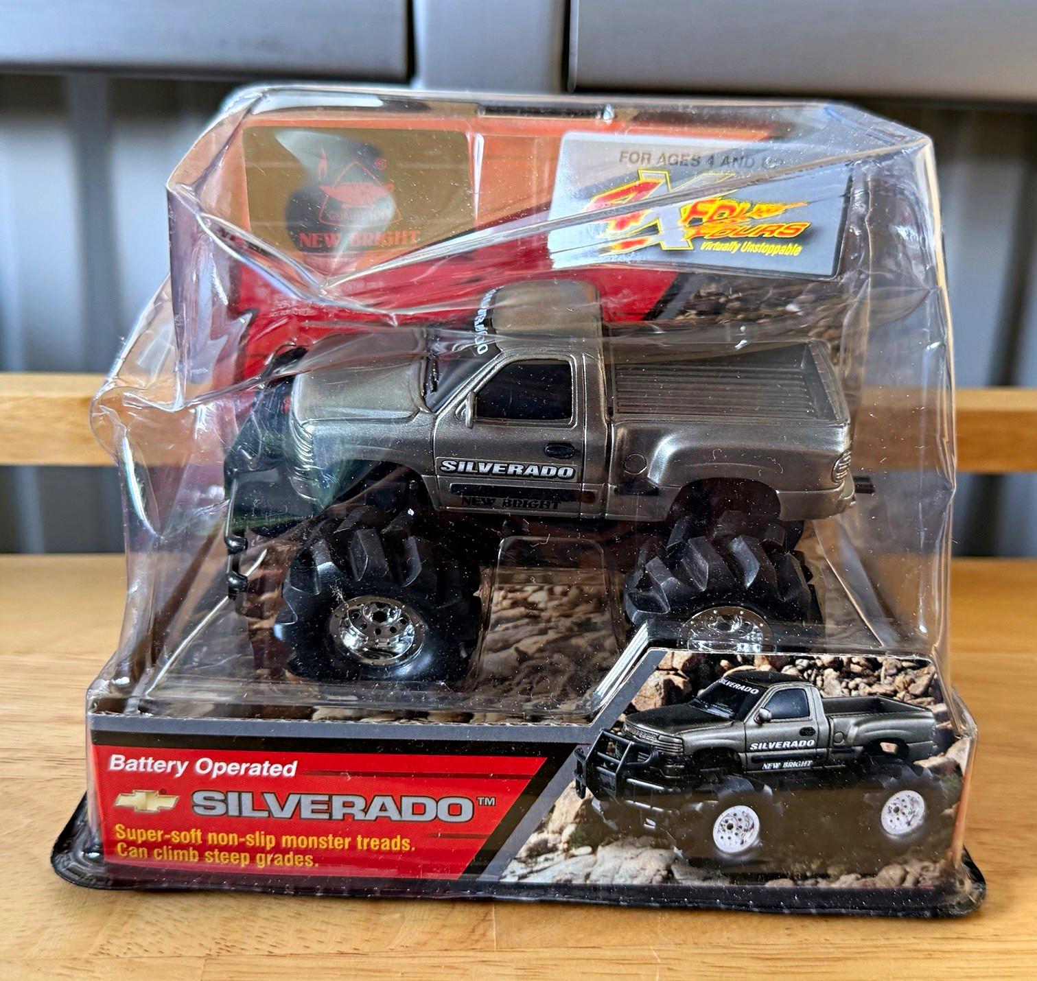 New Bright Chevrolet Silverado Battery Operated 4x4 Off-Road Truck 2002 4+