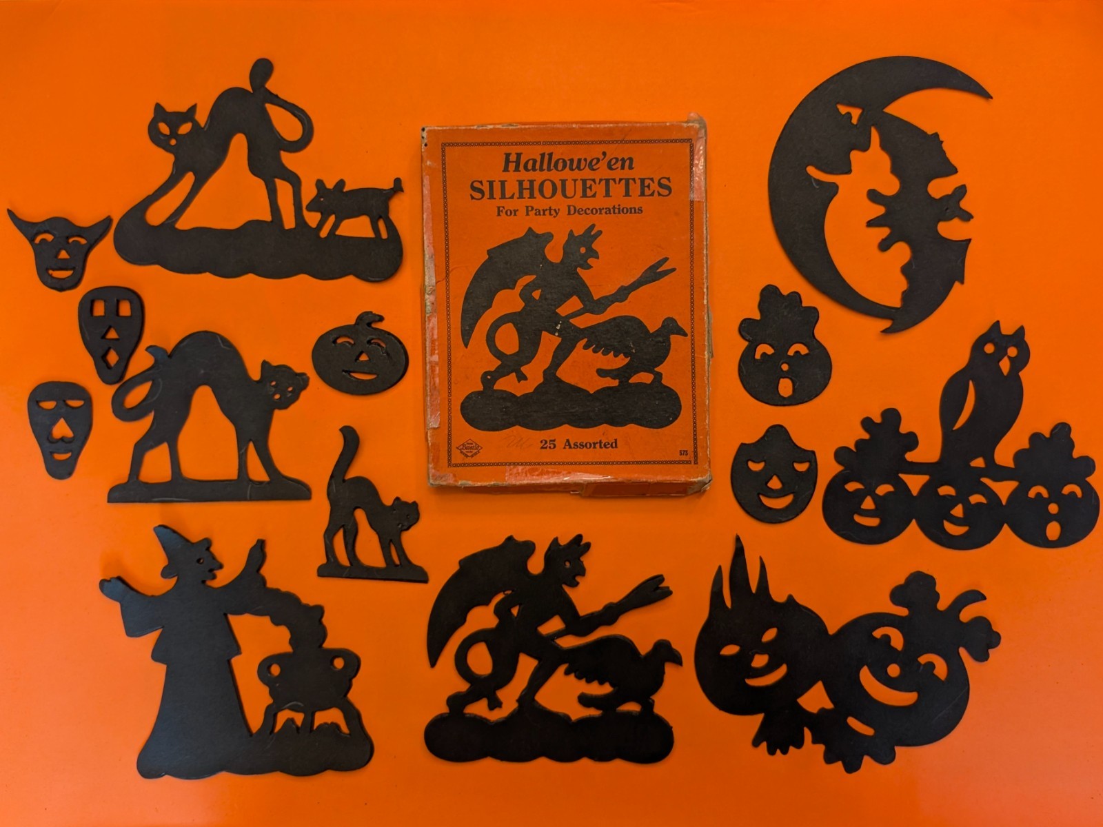 Vintage Antique Beistle Hallowe'en boxed set of paper silhouettes 1920's-30's Vintage Antique Beistle Hallowe'en boxed set of paper silhouettes 1920's-30's