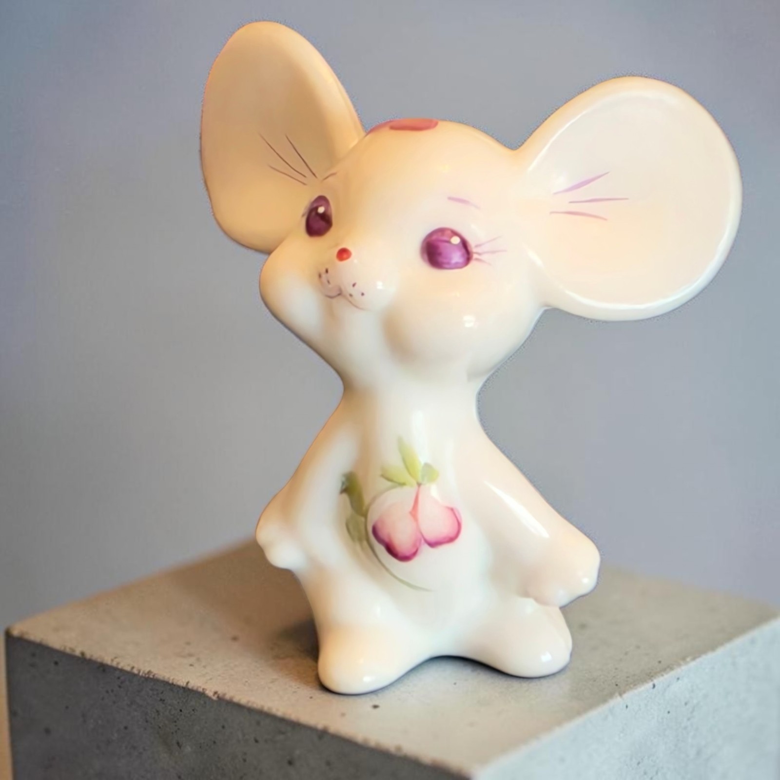 Fenton Milk Glass Mouse White Hand Painted Flowers Pansies Purple Eyes Signed
