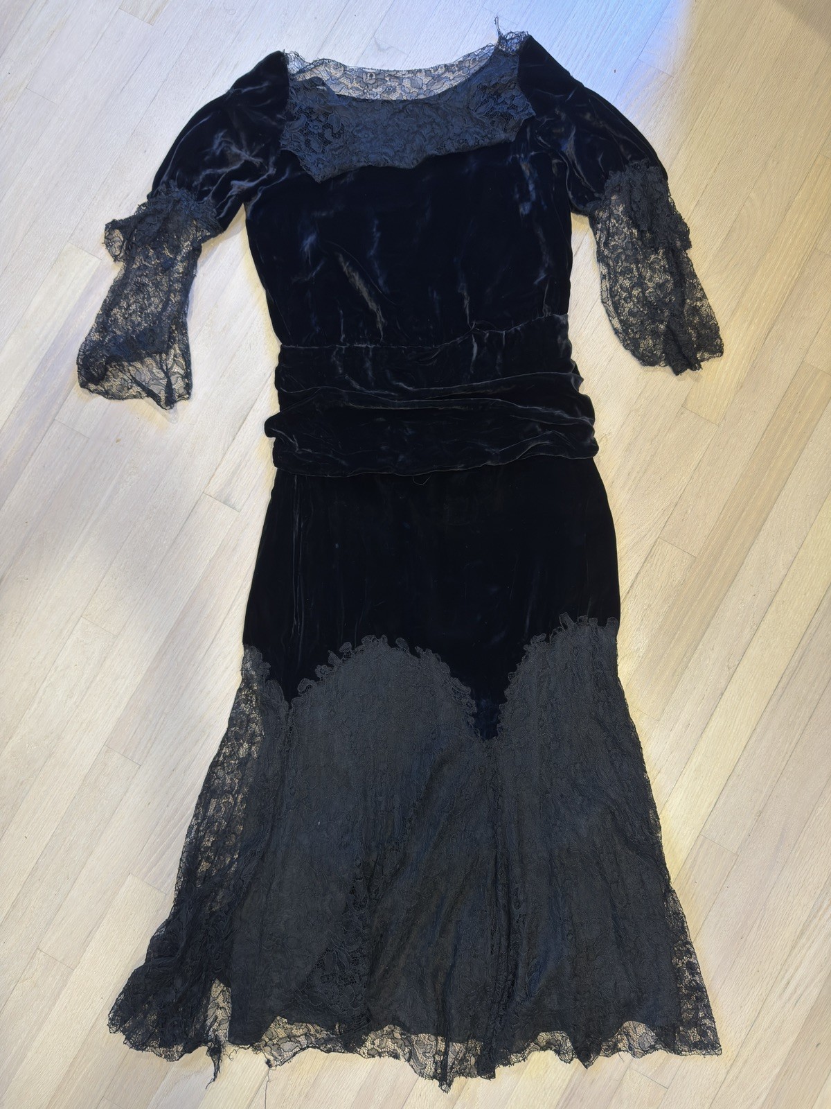 Antique Edwardian Black Velvet and Lace Dress Antique Edwardian Black Velvet and Lace Dress