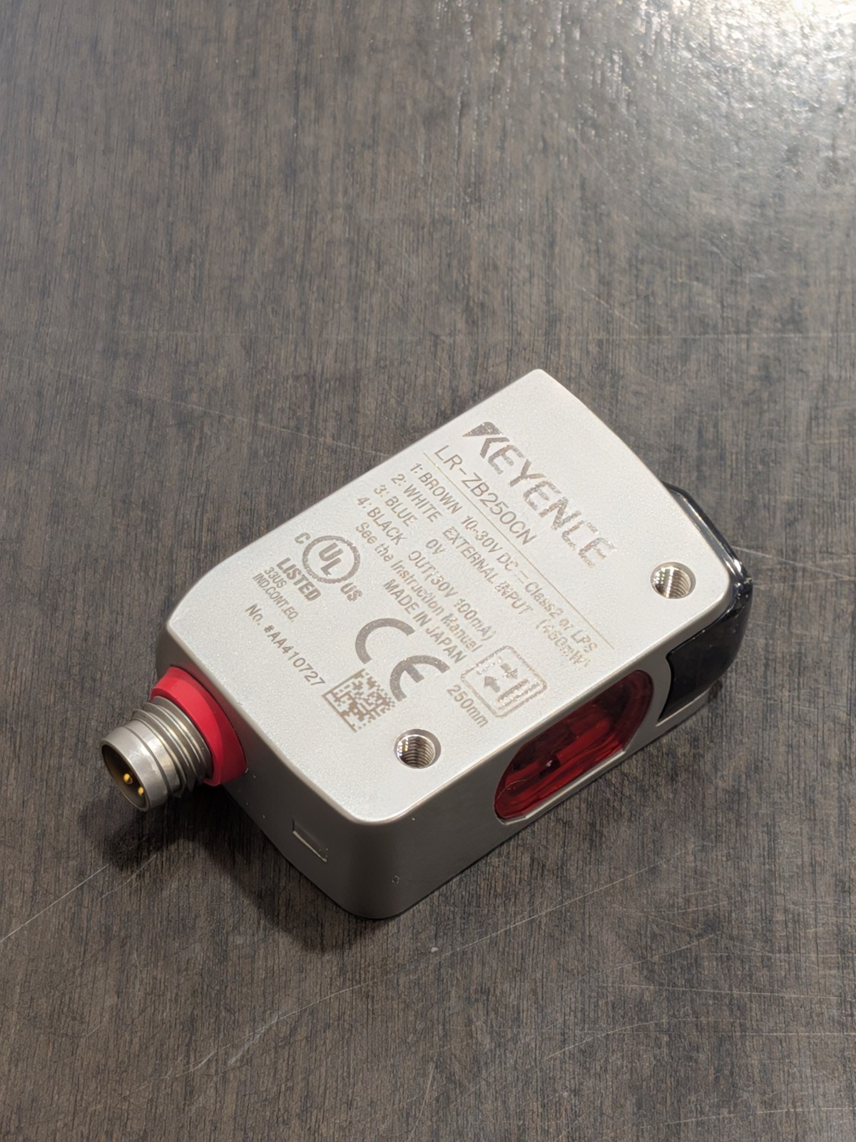 KEYENCE  LR-ZB250CN Distance Based Laser Sensor. New(No Box)