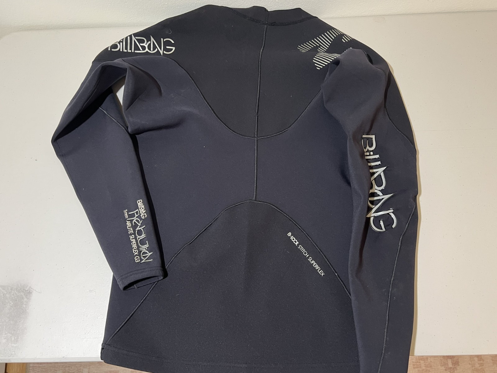 Billabong Revolution 1mm Airlite Superflex G3 Wetsuit Youth XL Top Billabong Revolution 1mm Airlite Superflex G3 Wetsuit Youth XL Top