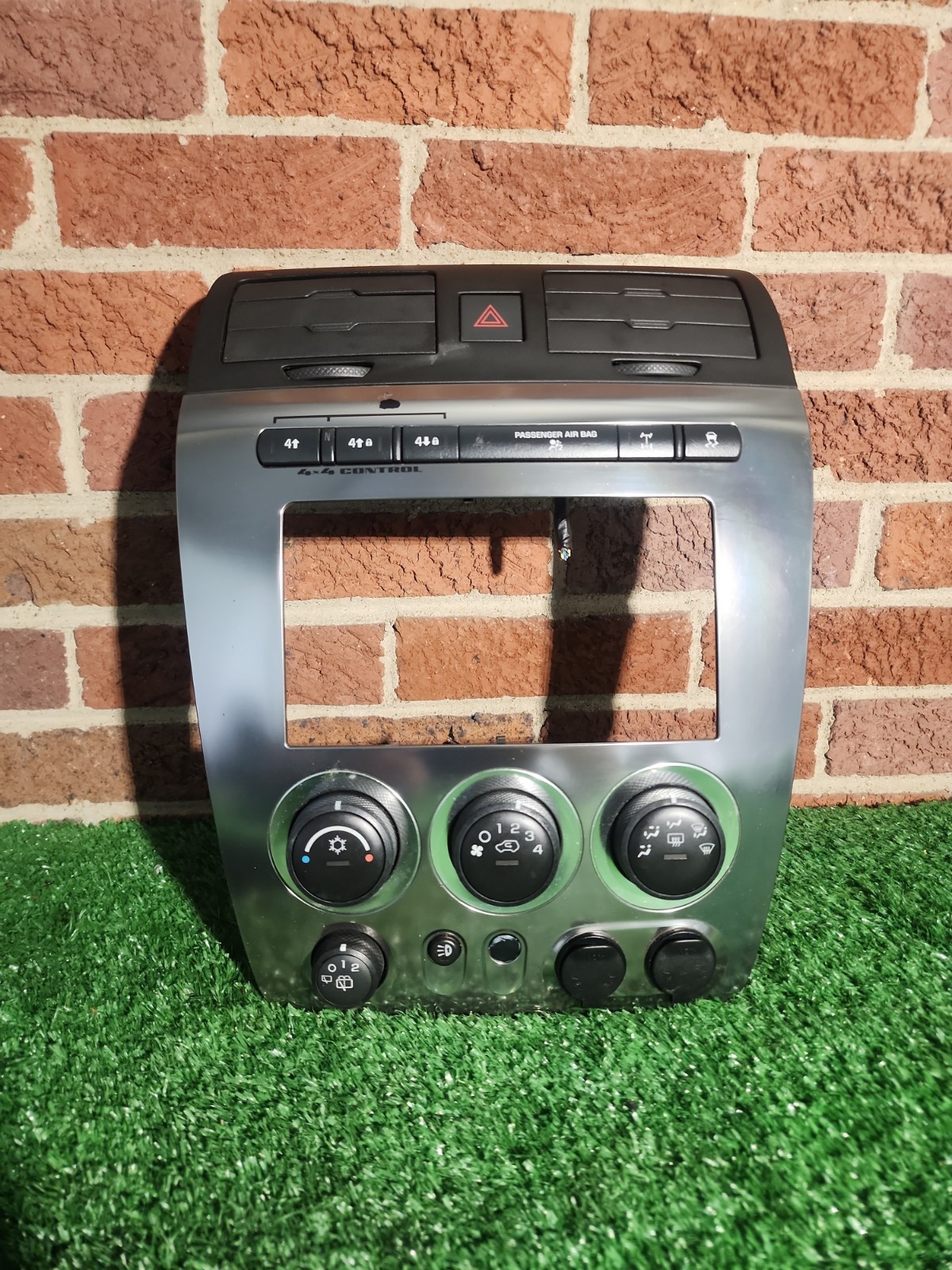 NICE 2006-2010 Hummer H3 Silver Radio Bezel Climate Controls Trim Vent Bezel OEM