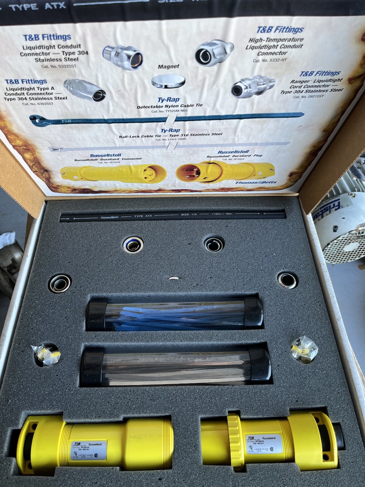 Thomas and Betts Connector Plug Set Kit T&B Fittings Russellstoll Connectors