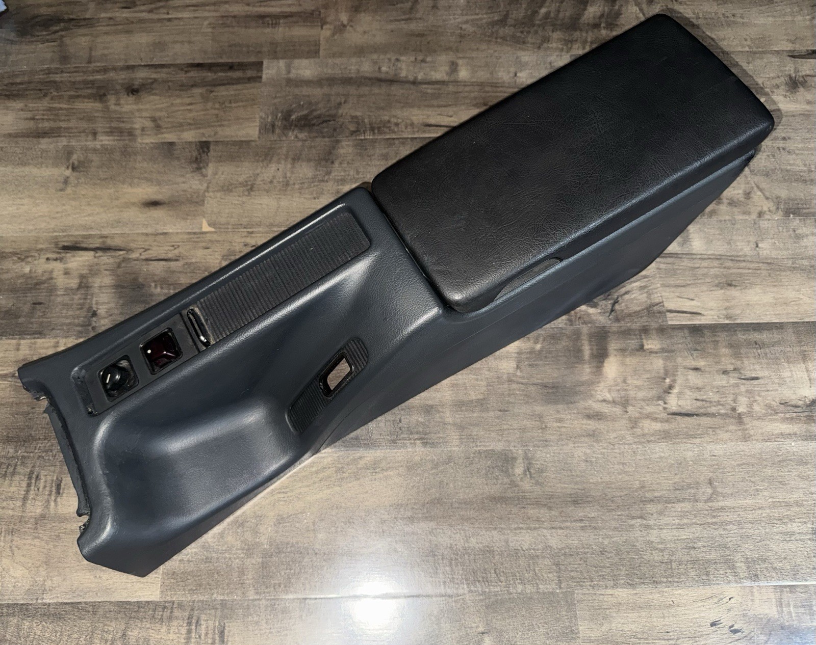 1997-2004 MERCEDES R170 SLK230 SLK320 CENTER CONSOLE ARM REST STORAGE SLK 00 01 1997-2004 MERCEDES R170 SLK230 SLK320 CENTER CONSOLE ARM REST STORAGE SLK 00 01