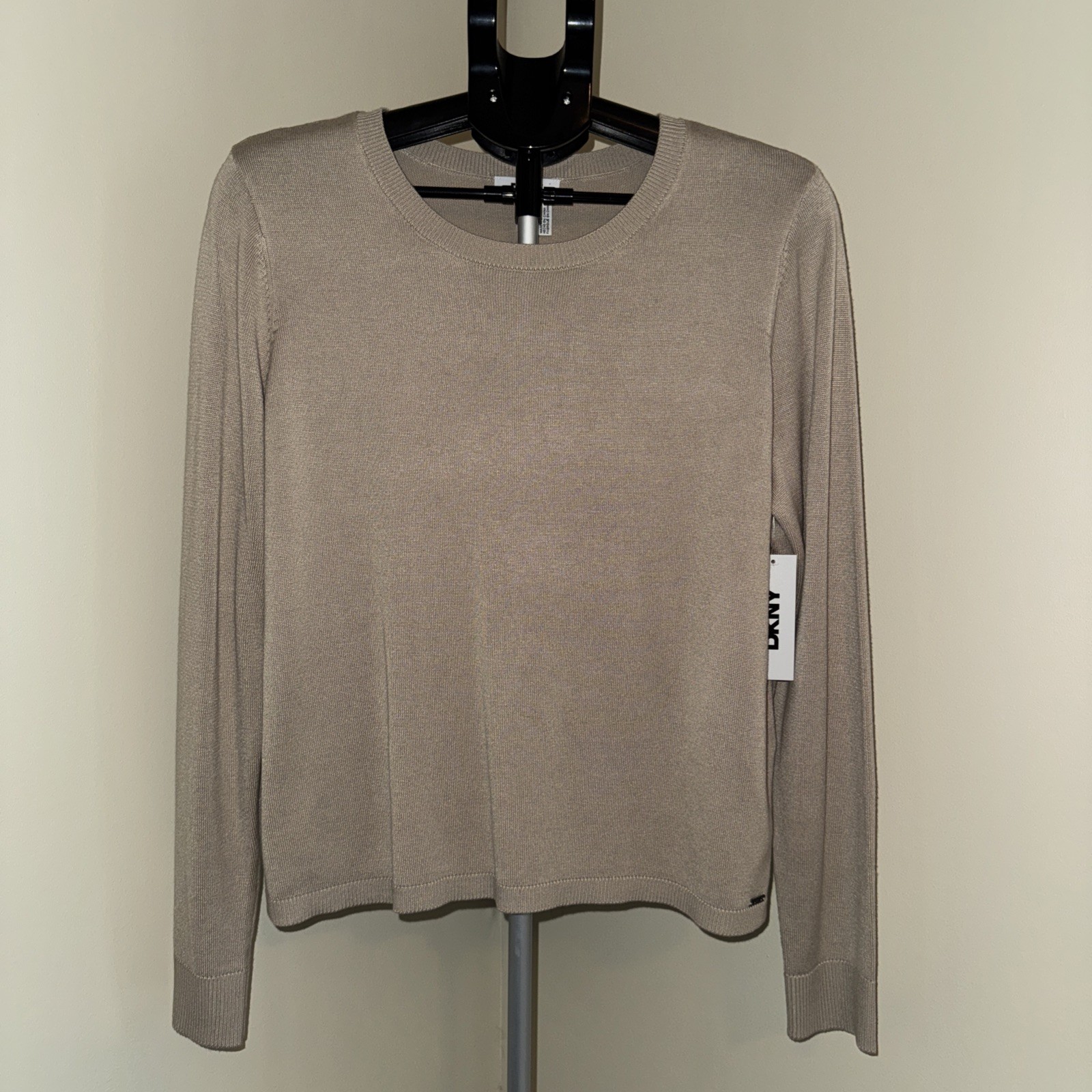 NWT DKNY Donna Karan Women’s XL 88% Rayon Taupe Knit Pullover Sweater NWT DKNY Donna Karan Women’s XL 88% Rayon Taupe Knit Pullover Sweater