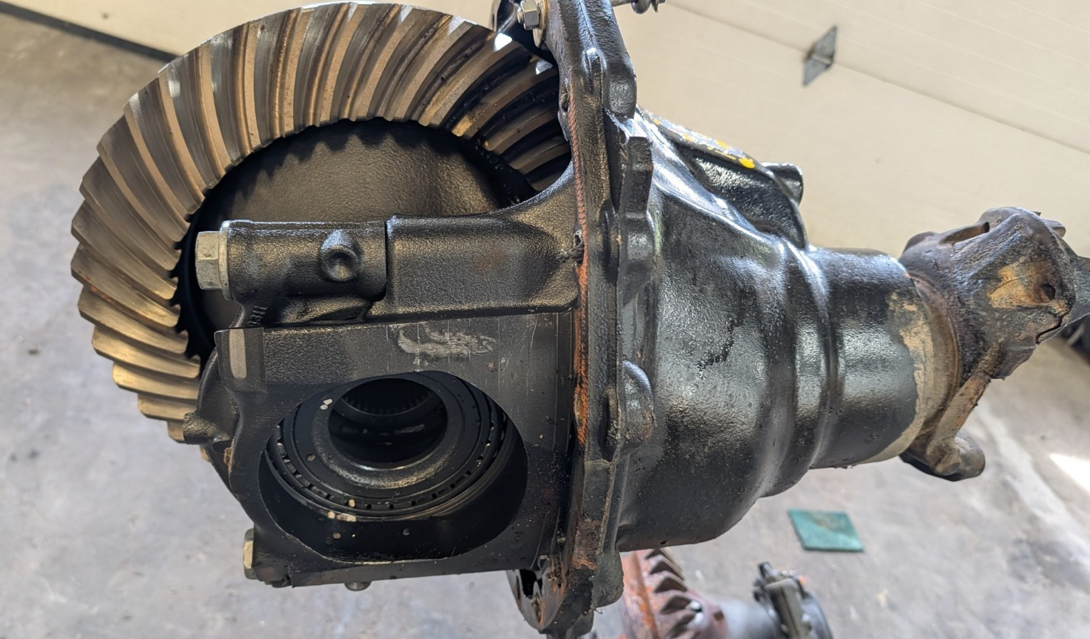 Alliance RT40-NFD 3.08 Rear Rear Differential Freightliner Carrier Nice Clean