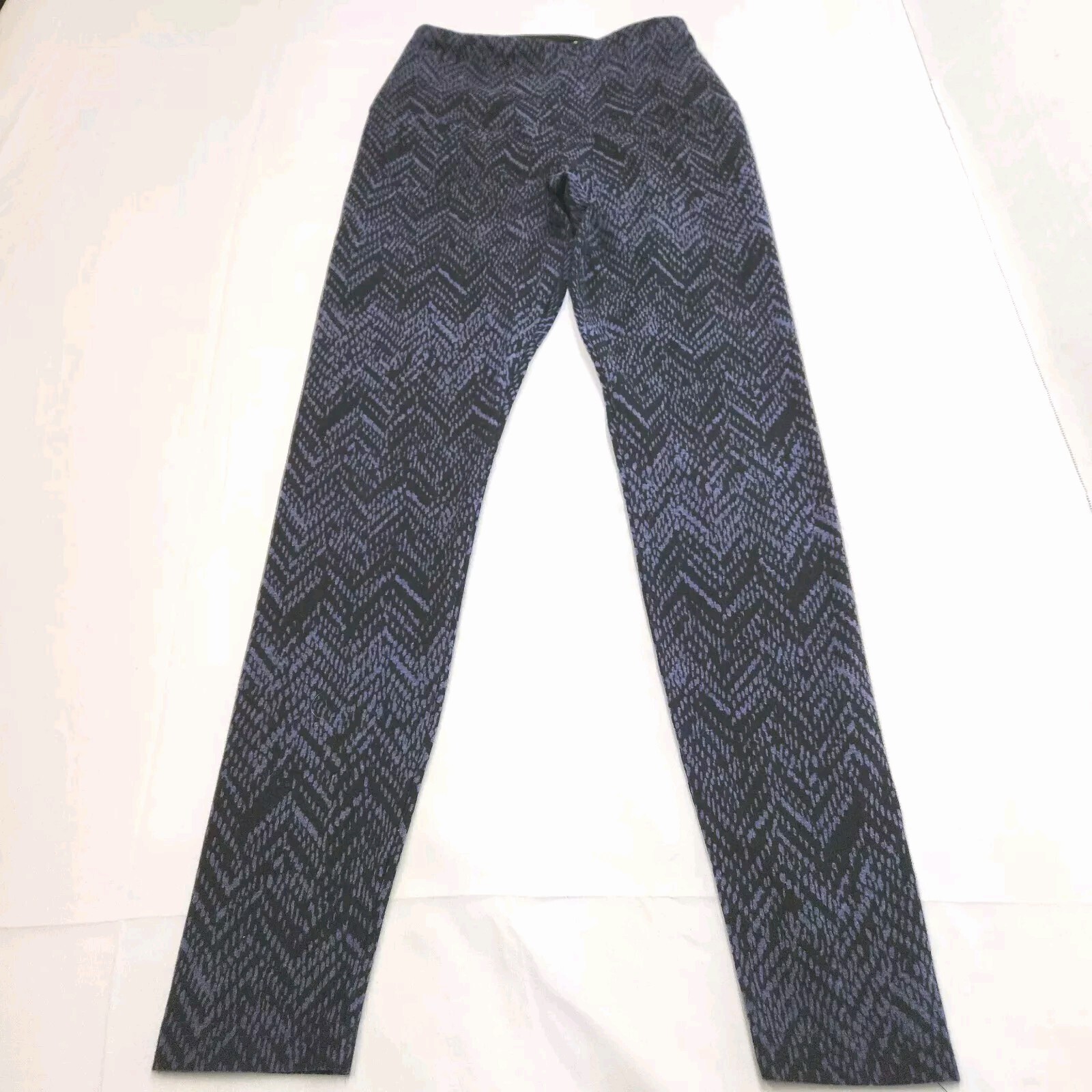 Lysse Medium Control Tight Ankle Leggings Style-1219 Batik Print Size Small Blue Lysse Medium Control Tight Ankle Leggings Style-1219 Batik Print Size Small Blue