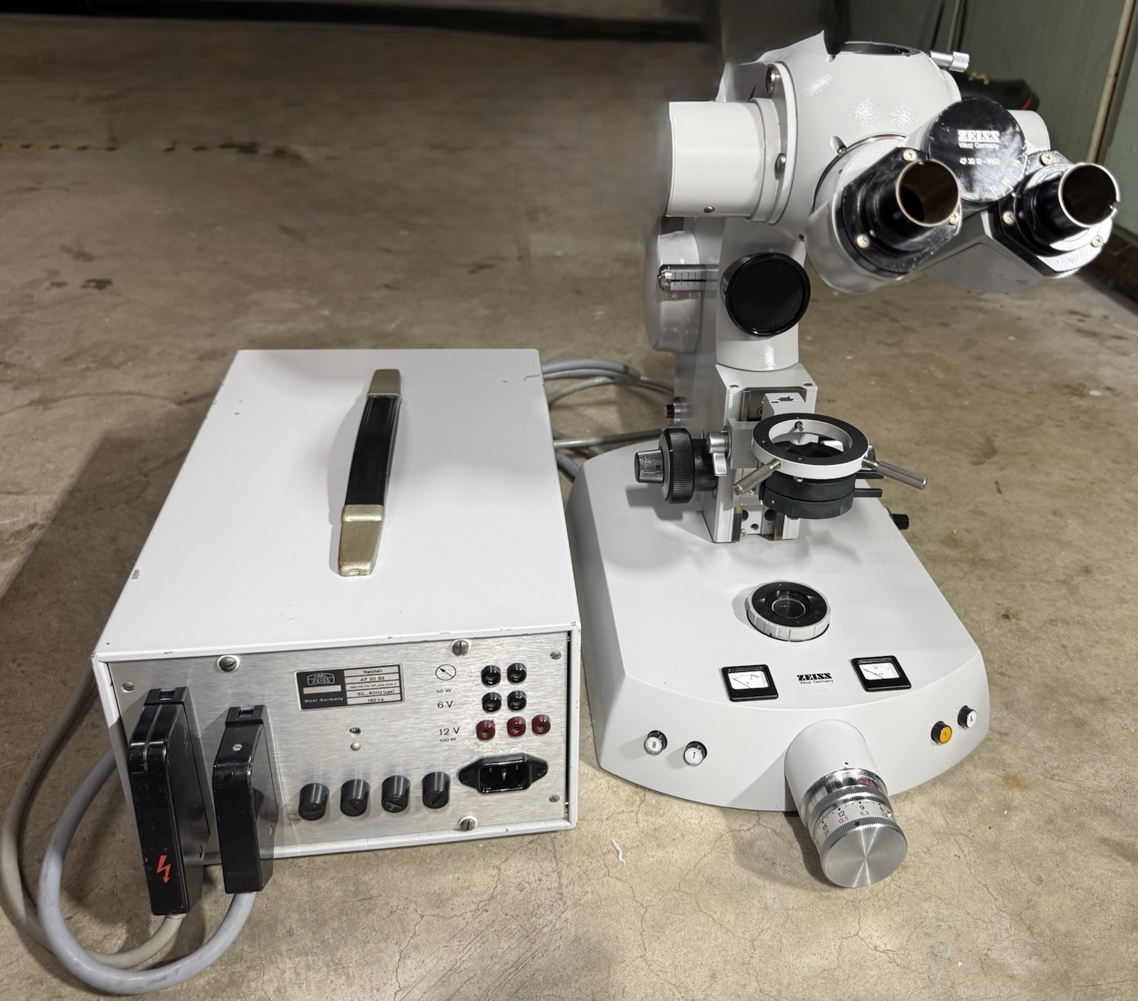 Carl Zeiss Photomicroscope III Phomi III 47 30 12-9902 Microscope + Power Supply