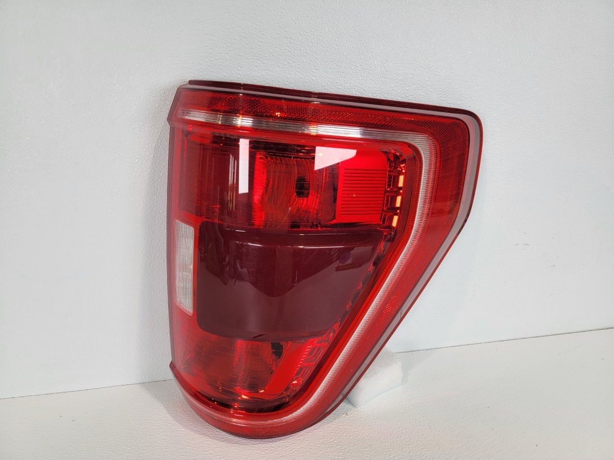 21 22 23 2021-2023 Ford F-150 F150 Taillight Passenger Lamp OEM