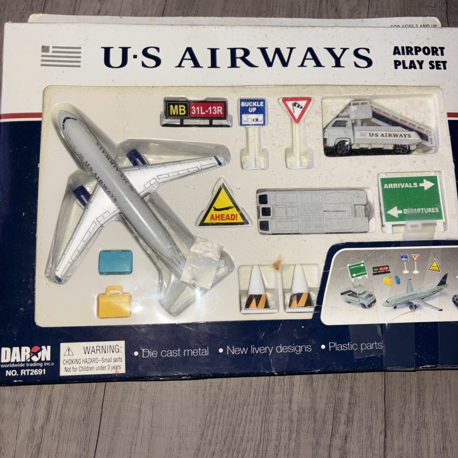 Daron US Airways Airport Play Set Diecast Metal Commercial Airliner RT 2691 Daron US Airways Airport Play Set Diecast Metal Commercial Airliner RT 2691